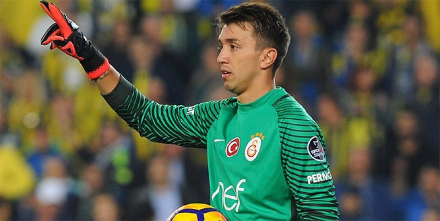 Galatasaray Muslera'yı mumla arıyor
