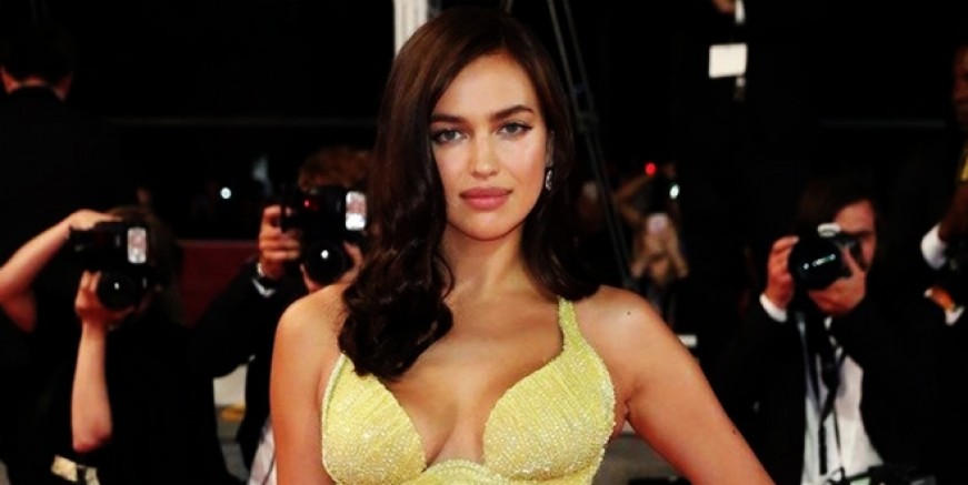 Irina Shayk çırılçıplak soyundu