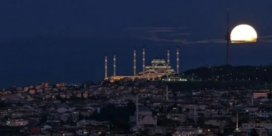 İstanbul'da dolunay manzarası büyüledi