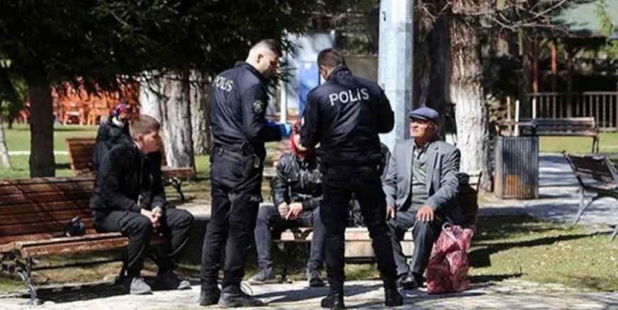 İstanbul ve Ankara'da 65 yaş üzerine sokağa çıkma yasağı