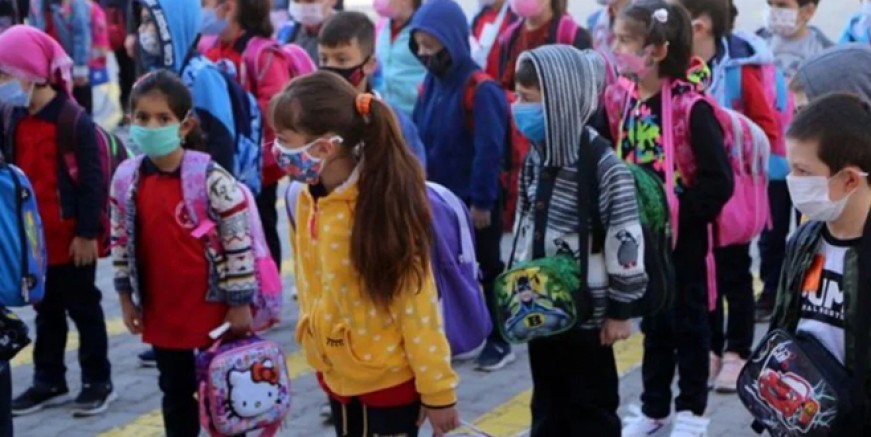 Okullar açıldı çocuklarda covid-19 patladı