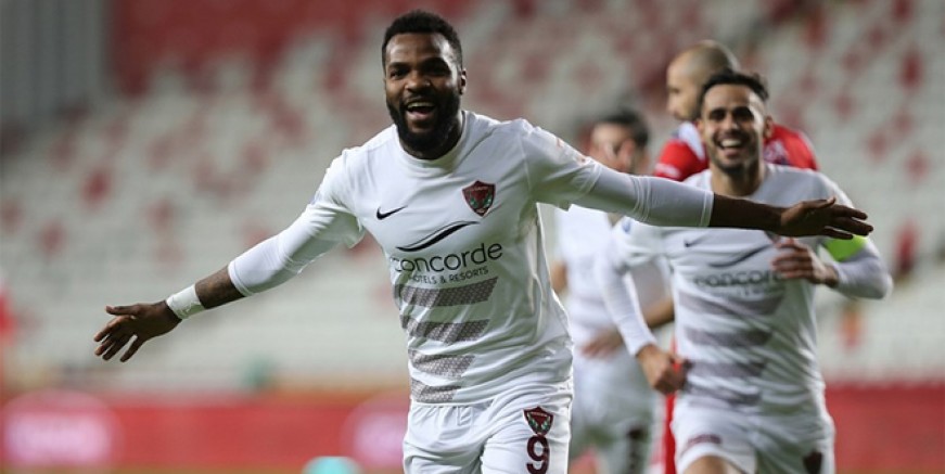 Boupendza Süper Lig tarihine geçti