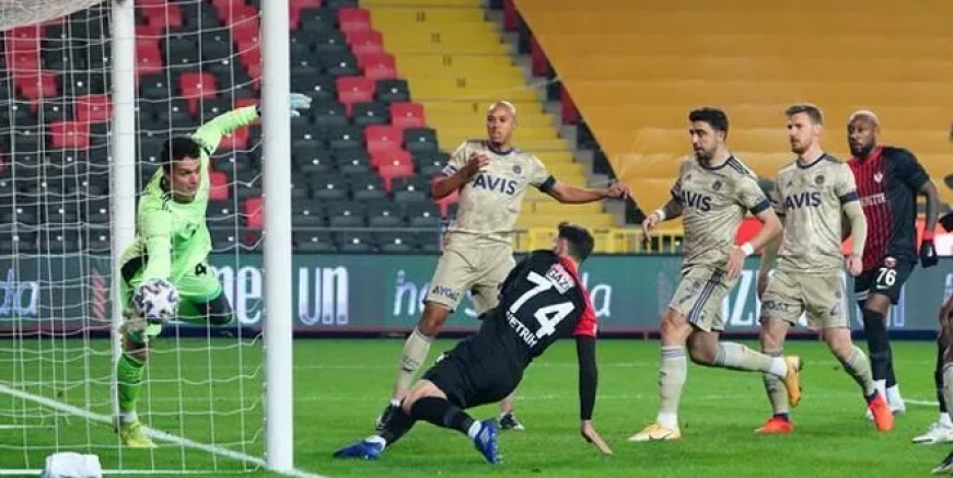 Gaziantep Fenerbahçe'yi puansız gönderdi