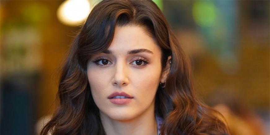 Hande Erçel dekoltesiyle büyüledi!