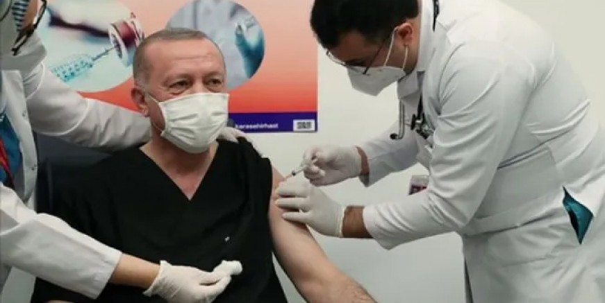 Cumhurbaşkanı Erdoğan'a aşı yapan doktor kim?