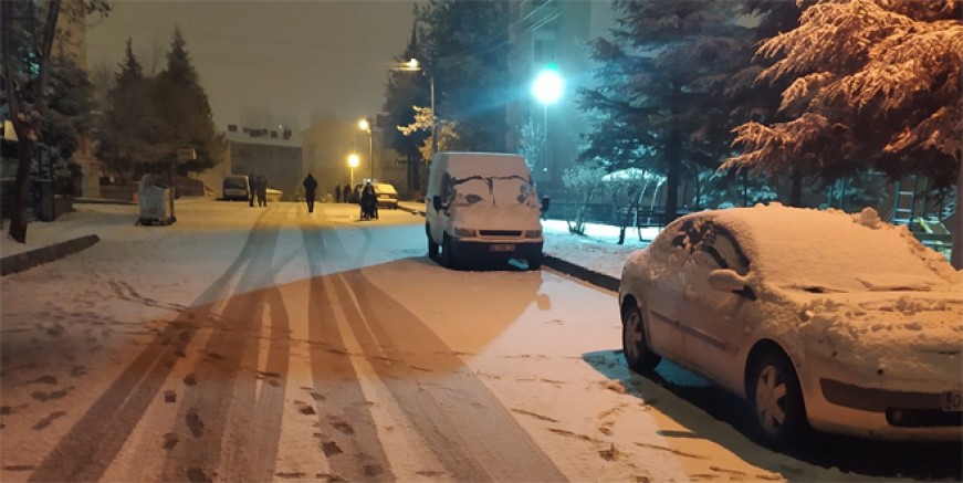İstanbul bembeyaz bir sabaha uyandı