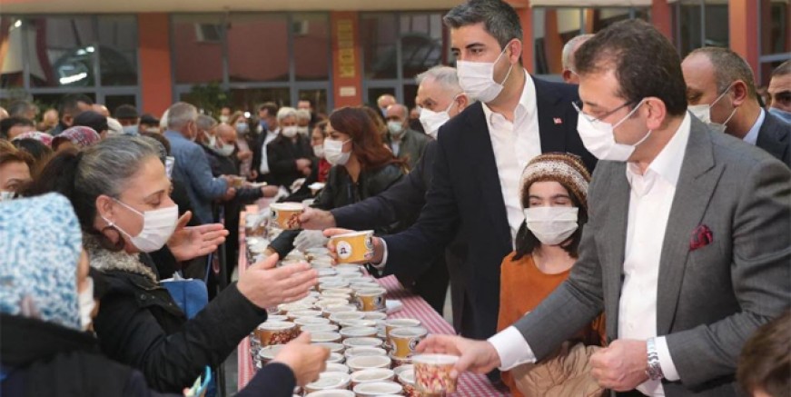 Ekrem İmamoğlu Kartal'da hızır lokması dağıttı