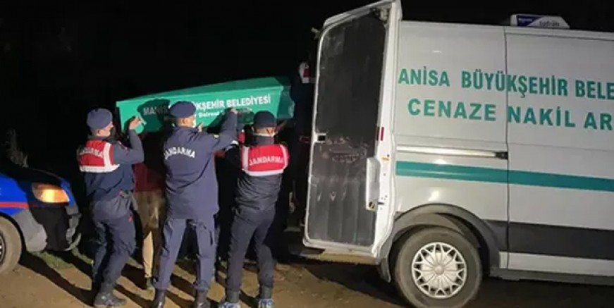 Manisa'da 4 genç başlarından vurularak katledildi