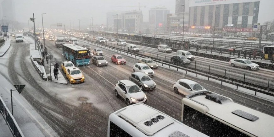 İstanbul'da kar ve dolu sürprizi!