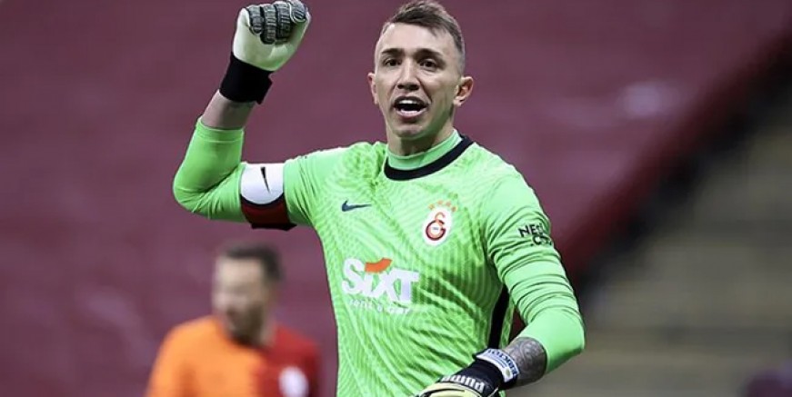 Muslera Fatih Terim'in odasını bastı