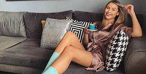 Chloe Loughnan açılıp saçıldı!