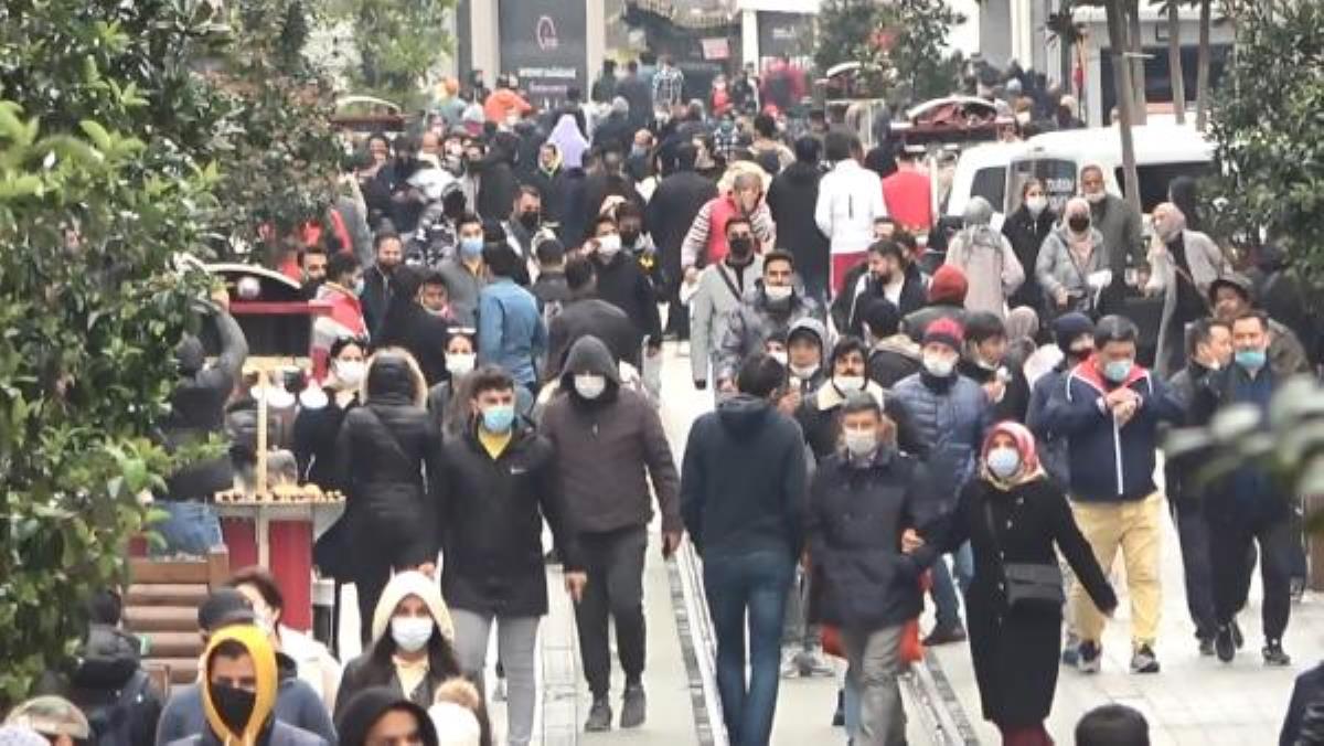 İstanbul'da maskesiz mesafesiz korkutan manzara