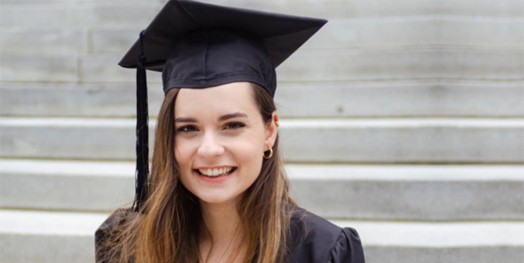 Ece Hakim Harvard'dan mezun oldu