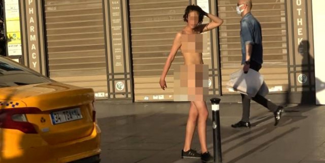 Faslı turist kadın Taksim'de soyundu