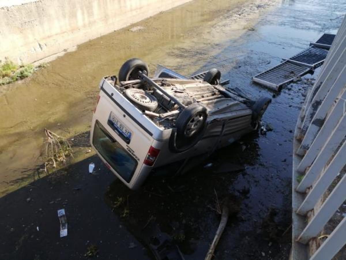 Kartal'da otomobil dereye uçtu