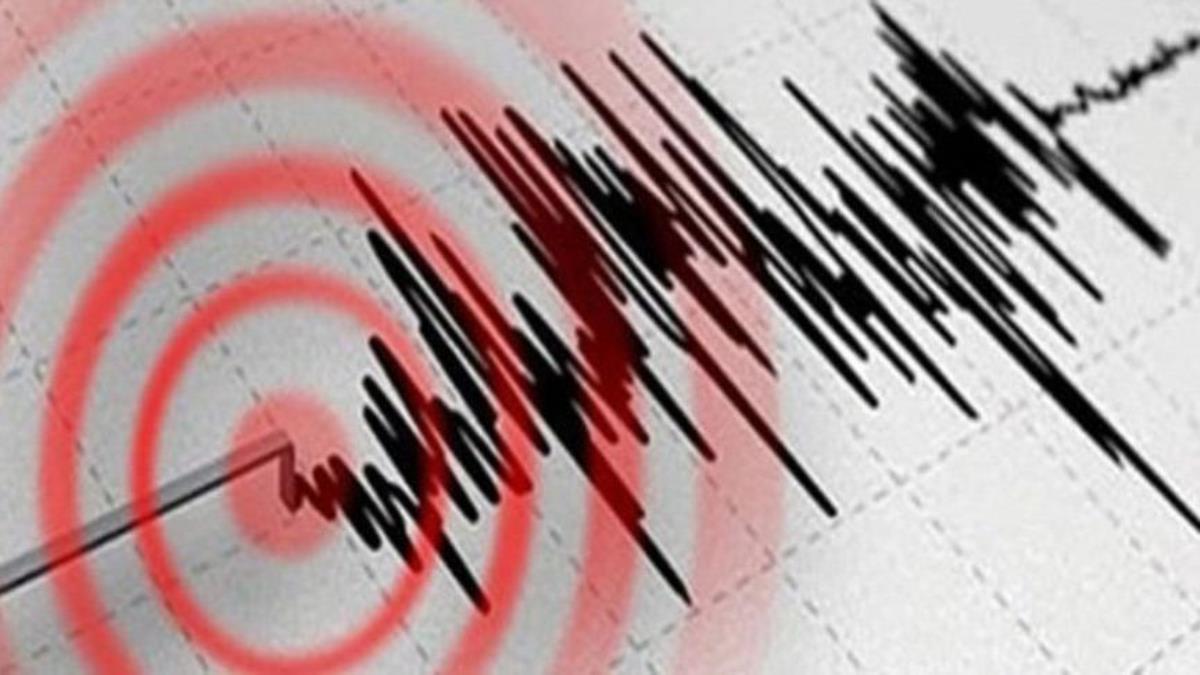 İzmir'de önce 4.3 büyüklüğünde deprem