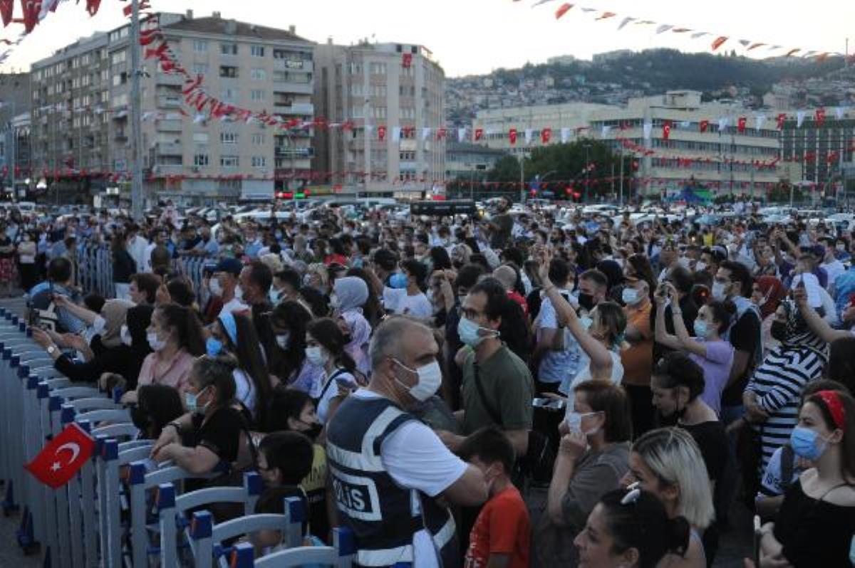 Şevval Sam konserinde korona unutuldu