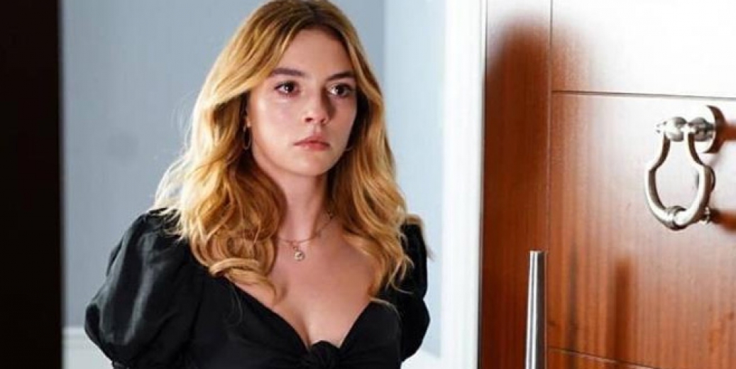 Melis Sezen bikinisiyle göz kamaştırdı