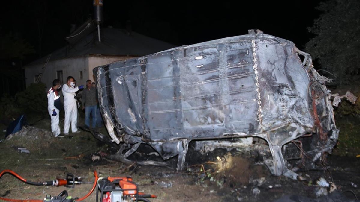 Göçmenleri taşıyan minibüs şarampole devrildi; 12 ölü