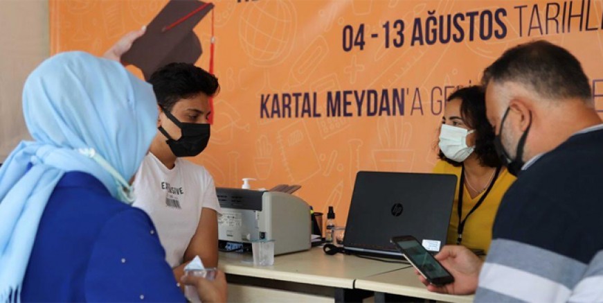 Kartal Belediyesi Üniversite adaylarının yanında
