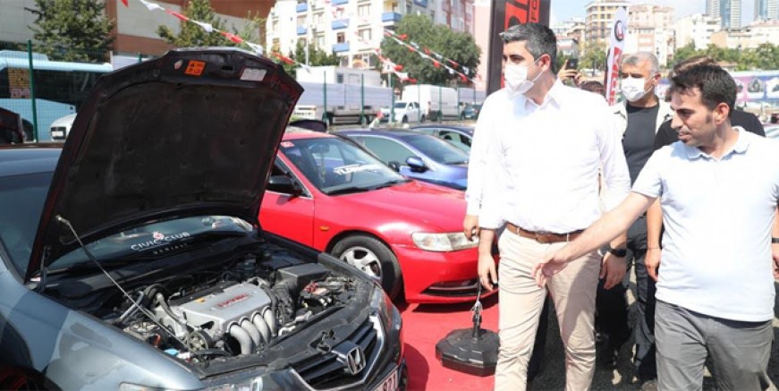 Modifiye araç tutkunları Kartal’da buluştu