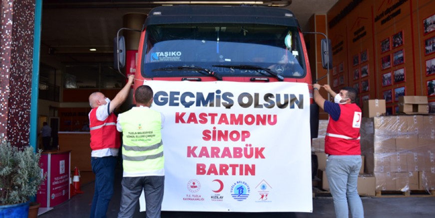 Tuzla Belediyesi sel bölgesinde yara sarıyor