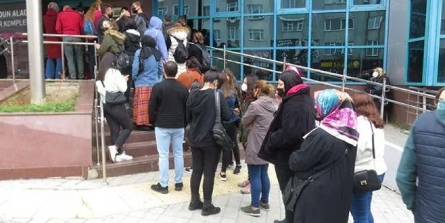 İstanbulKart kuyruğu isyan ettirdi!