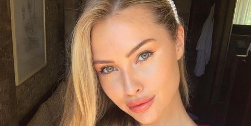 Chloe Loughnan bikinili pozlarıyla büyüledi