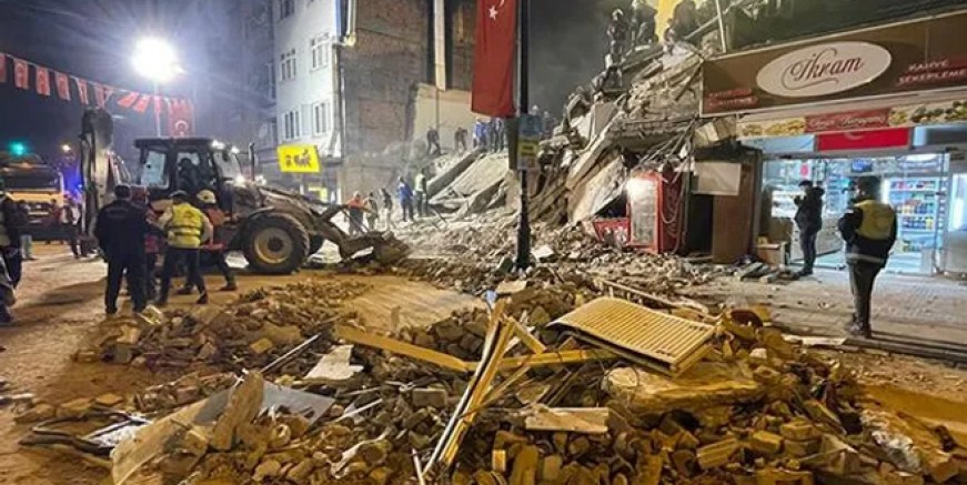 Malatya'da çöken bina olayında 4 gözaltı