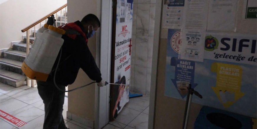 Maltepe'de okullar dezenfekte ediliyor