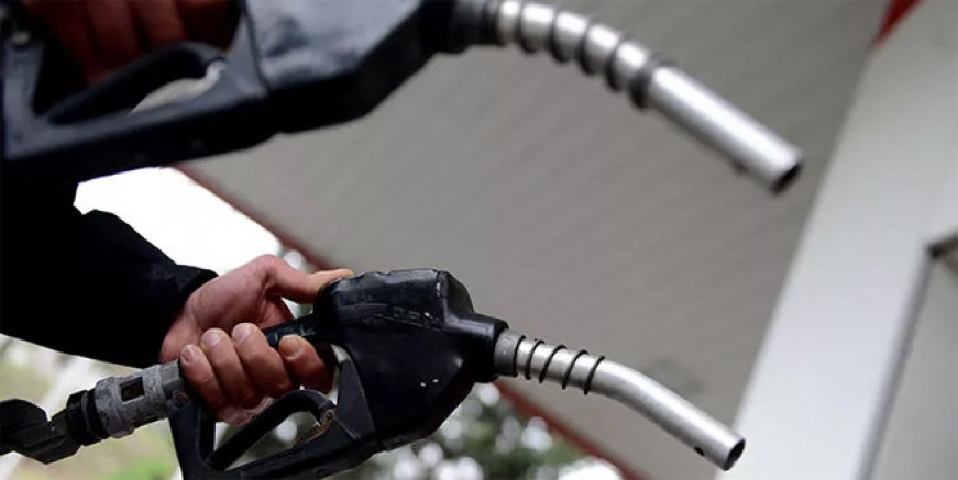 Benzinin litre fiyatına 56 kuruş zam