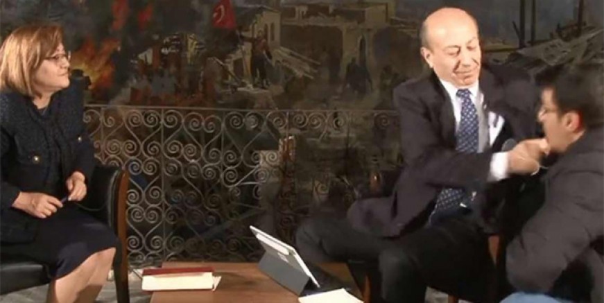 Muharrem Sarıkaya gazeteciye tokat attı