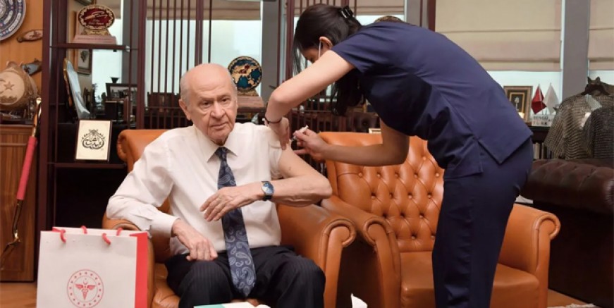 Devlet Bahçeli Turkovac aşısı oldu