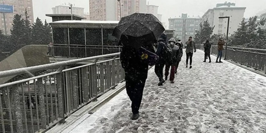 İstanbul'da beklenen kar yağışı başladı