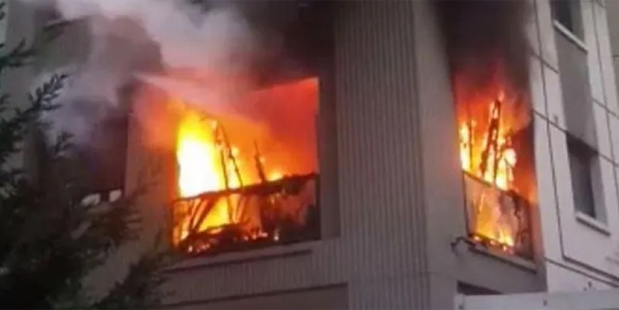 Kadıköy'de 10 katlı binada yangın!