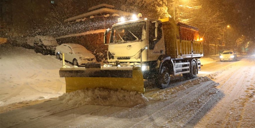 Kartal Belediyesi kardan alnının akıyla çıktı