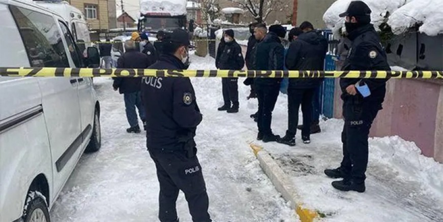 Sultanbeyli'de vahşet! Annesinin boynunu kesti!
