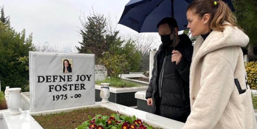 Defne Joy Foster unutulmadı
