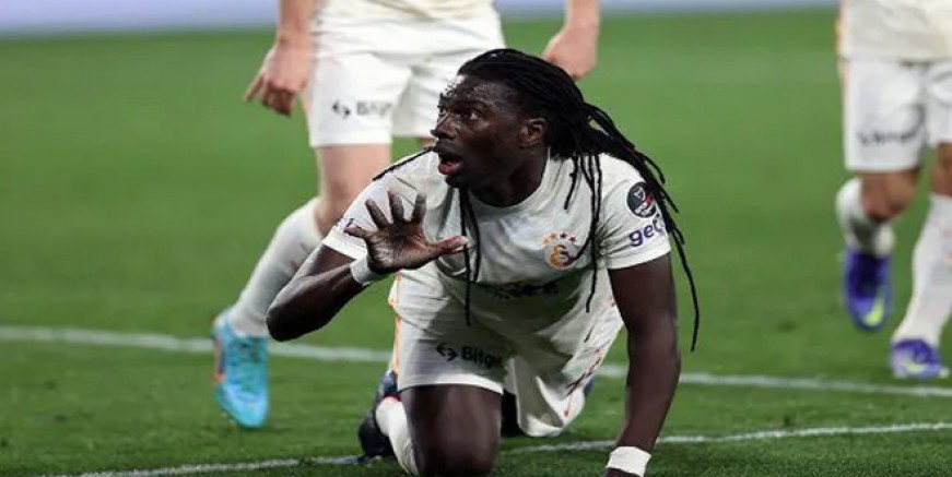 Gomis Galatasaray'ı ipten aldı