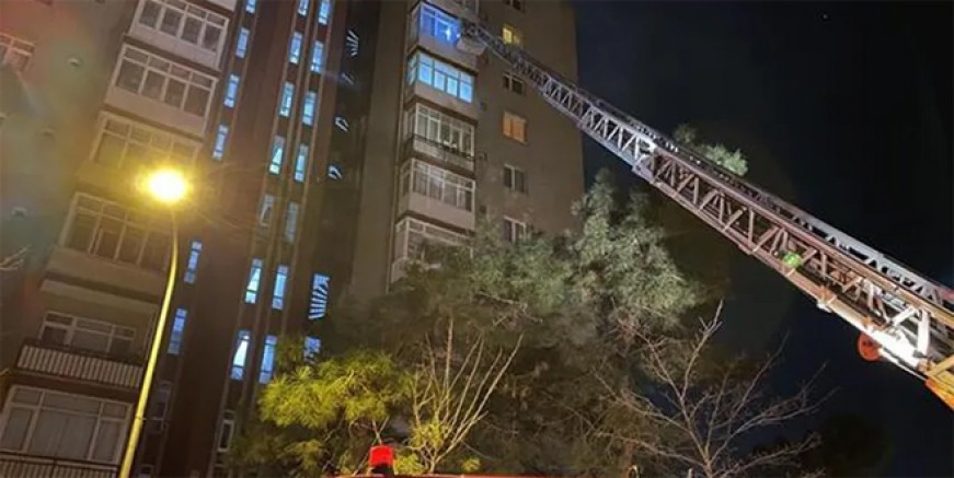 Kartal'da 11 katlı apartmanda yangın paniği