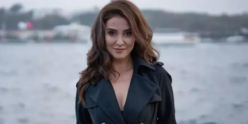 Şarkıcı Ebru Elver fena dolandırıldı