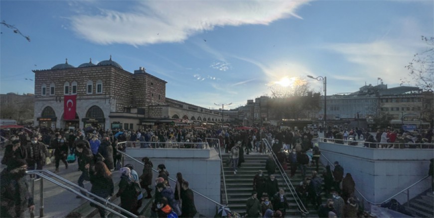 Eminönü'nde Ramazan izdihamı!
