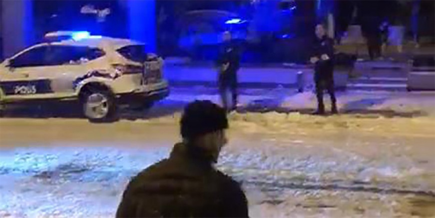 Kartal'da polise kartopu sürprizi