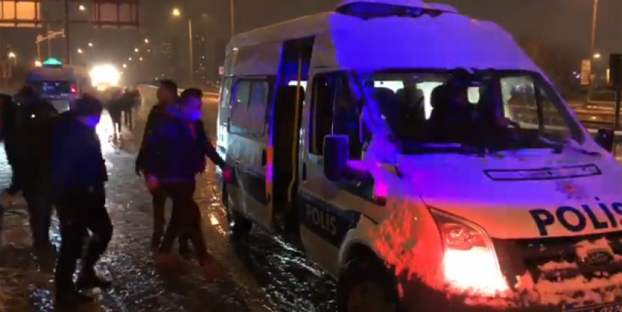 Kartal'da yolda kalanların imdadına Kaymakam yetişti