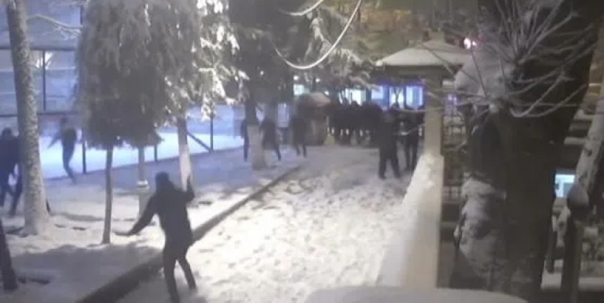 Kartopu kavgası silahlı çatışmaya dönüştü