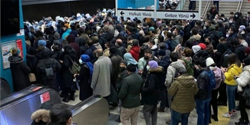 Marmaray'daki kalabalık vatandaşı isyan ettirdi