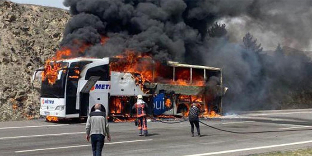 Ankara'da yolcu otobüsü alev alev yandı
