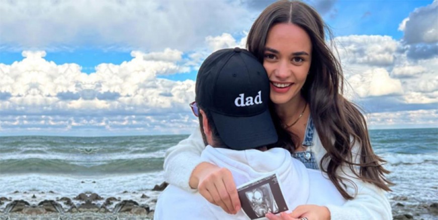 Hande Soral bebeğini kucağına aldı