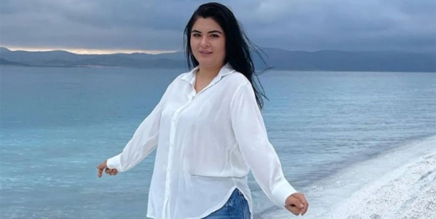 Hanife Gürdal yırtmaçlı pozlar verdi