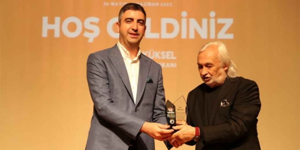 Kartal Belediyesi'nden Müjdat Gezen'e onur ödülü